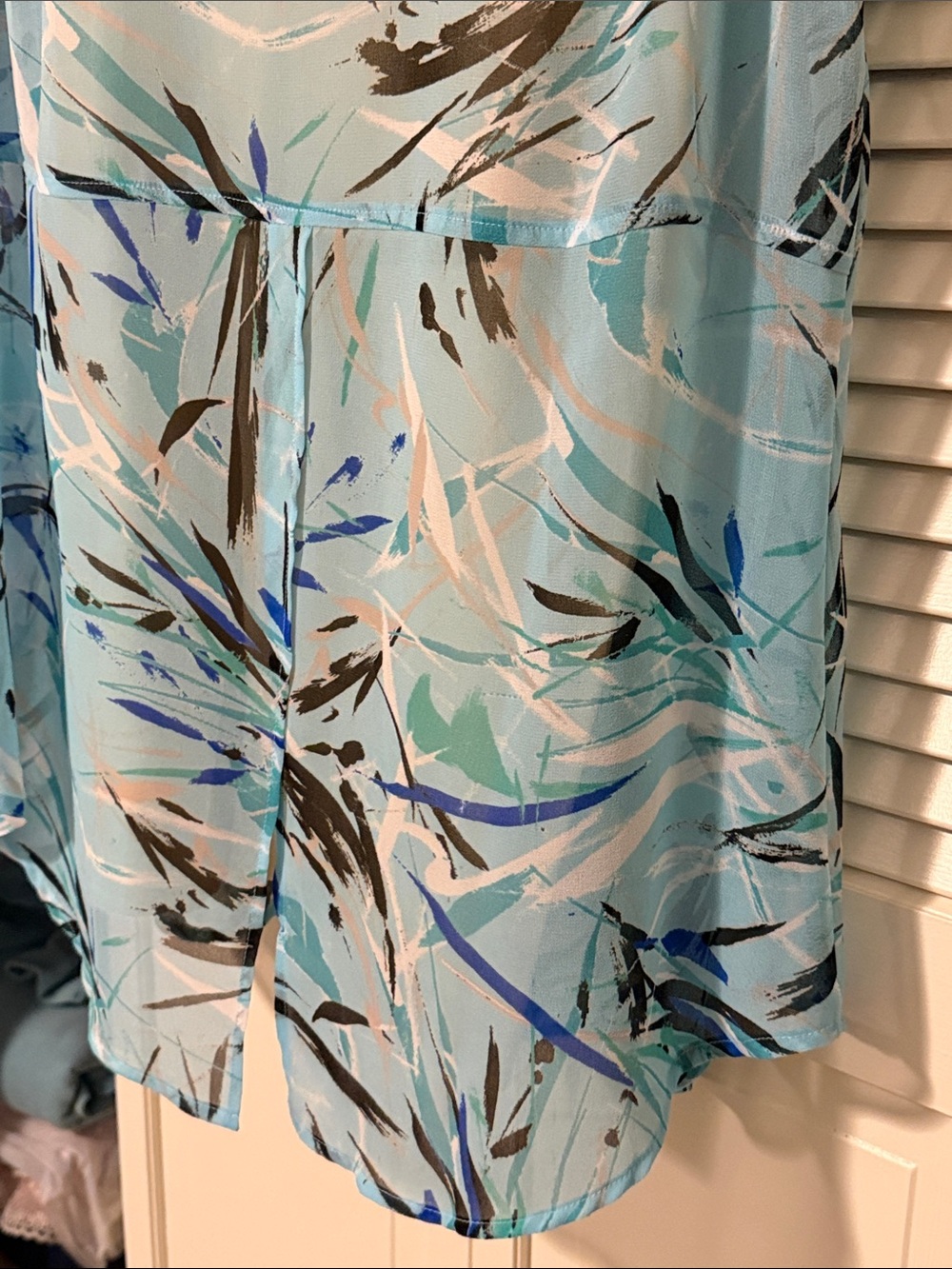 Lane Bryant Elegant Blue Printed Sleeveless Shell with Cream Liner - Picture 6 of 14